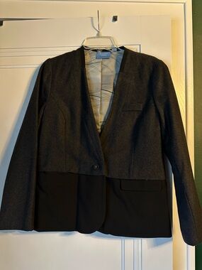 Simply Vera Vera Wang Two-Tone Gray and Black Cropped Blazer